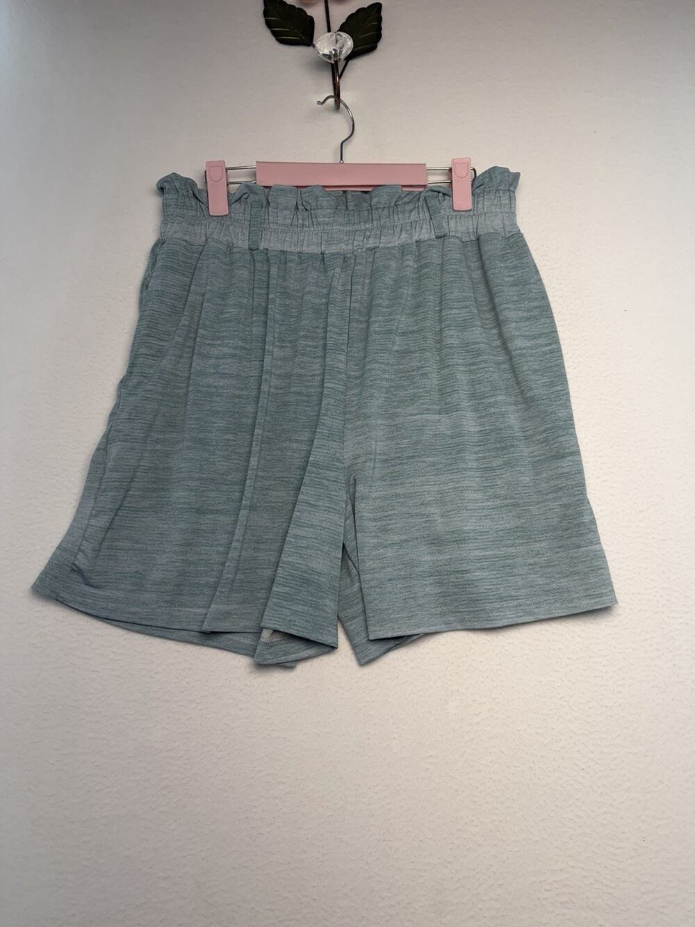Lularoe ELLA shorts heathered Eumpire waist size Medium Feminine Beach Travel